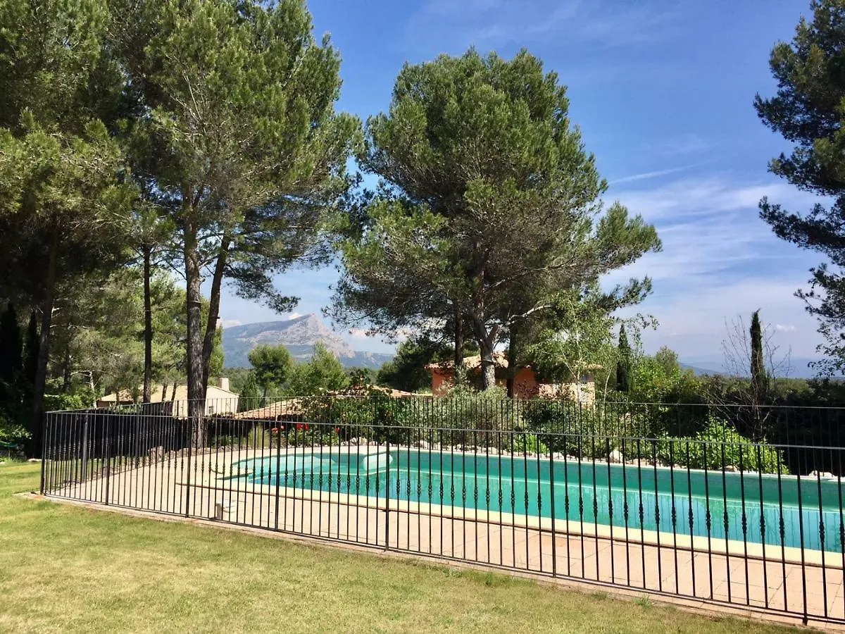 Mas La Pinede Villa Saint-Marc-Jaumegarde 0*,  France
